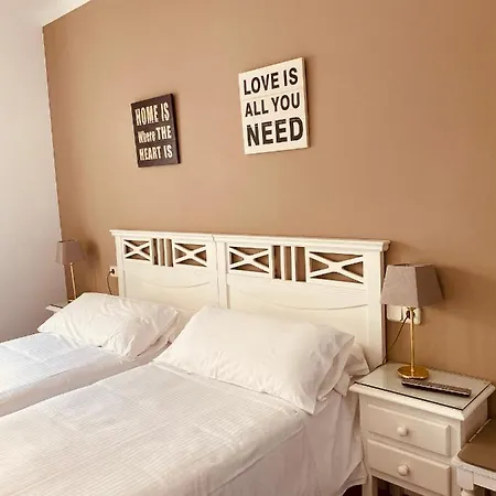 Carbonell Hotel Llanca