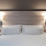 Отель Carbonell 2*