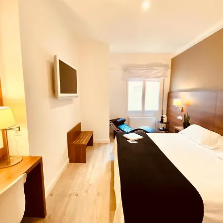 Carbonell Hotel 2*