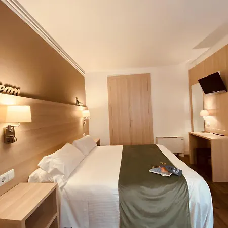 Carbonell Hotel Llança